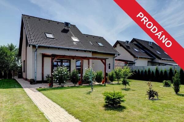 Novostavba RD s garáží a pěknou zahradou