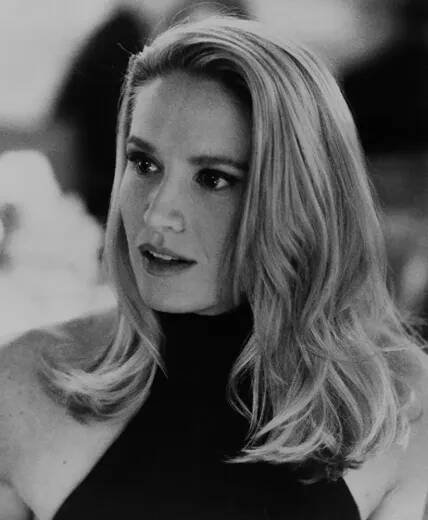 Kelly Lynch