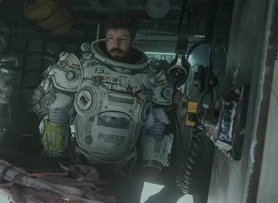 Pod vodou - Z filmu - John Gallagher Jr.
