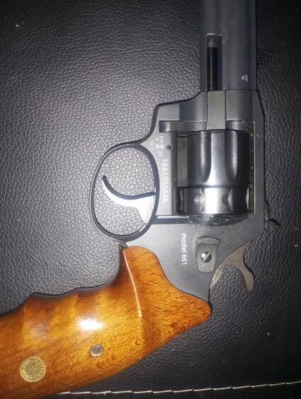 Revolver Flobert Alfa 661 6mm Tmavé-Dřevo