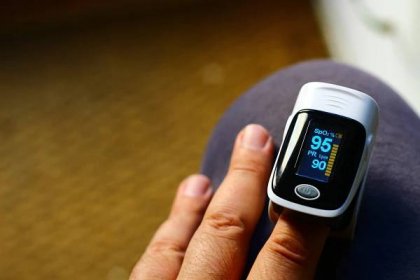 Nálepka Pulse oximeter measuring oxygen saturation in blood and heart rate