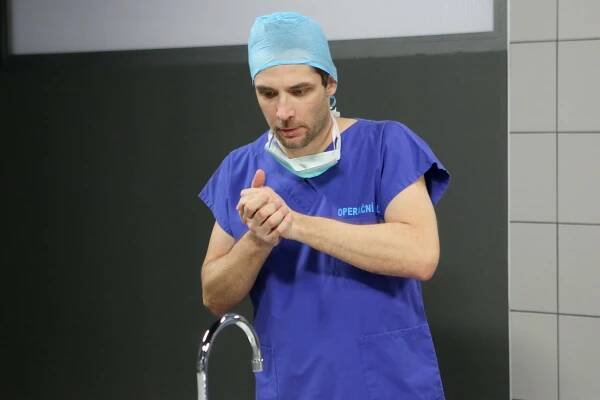 Modrý kód - Každý má svou cestu - Z filmu - Petr Konáš