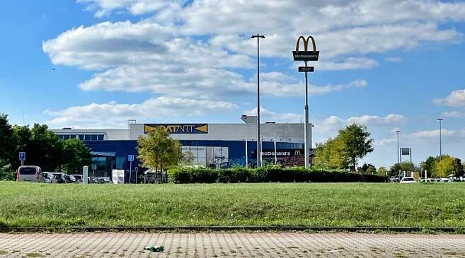 Před 25 lety se v Plzni otevřelo první nákupní centrum. Vzpomínáte?