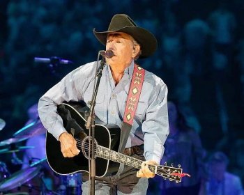 George Strait Performs In Concert