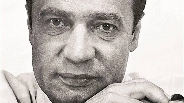 Vladimír Menšík. Skvělý herec, ale také vypravěč a bavič. Televize jej často využívala jako konferenciéra. Zemřel roku 1988, dva dny po posledním vystoupení.
