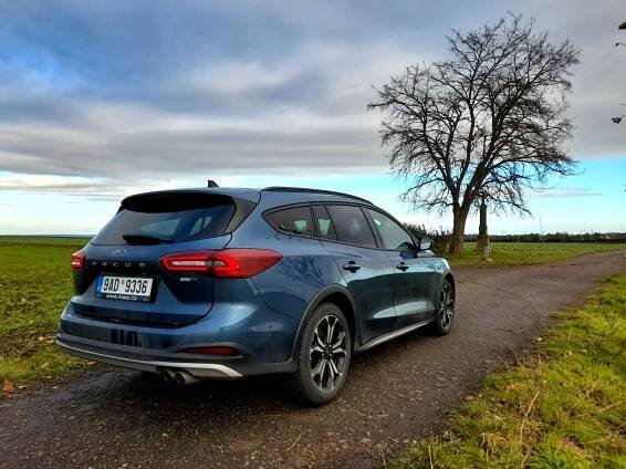 Ford Focus 1.0 EcoBoost kombi. Potěší v každé situaci - Autaprozeny.cz