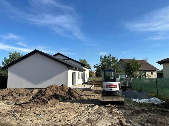 Reference | Stavby, rekonstrukce domu, bytu, stavba rodinných domů, fasády, montáž sádrokartonů, elektroinstalace, hydroizolace