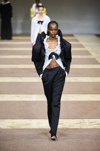FASHIONVIEW - Show Viktor & Rolf. Haute Couture FW 22/23.