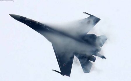 VIDEO: Letoun Su-35 údajně poslal kanonem k zemi Su-30. Sestřelit ho měl během rutinního letu