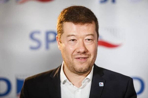 Facebook pohrozil SPD zrušením profilů. Cenzura, zuří Okamura