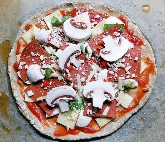 pizza ze žitné mouky