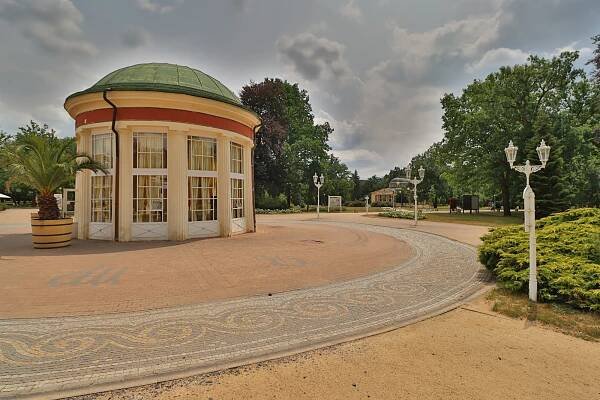 Kráčeli zde Beethoven, Goethe i Němcová, Františkovy Lázně lákají k promenádám
