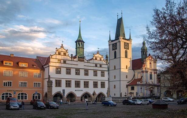 Soubor:Litoměřice náměstí s radnicí a kostelem 1.jpg – Wikipedie