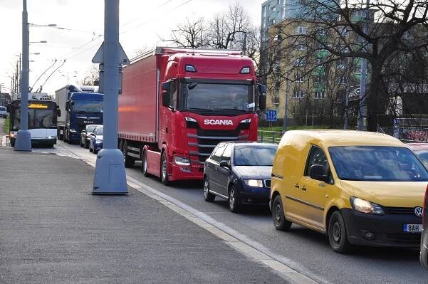 Dopravu v Plzni komplikují opravy na Rokycanské. Hotovo bude za tři týdny