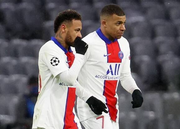 Paris Saint-Germain získalo desátý mistrovský titul, fanoušci přesto hráče vypískali. Jak reagoval Mbappé?