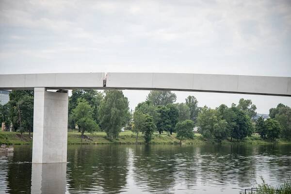 Nová Štvanická lávka v Praze je zvedací a vyrobená z inovativního materiálu