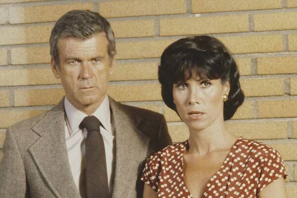 Don Murray (as Sid Fairgate), Michele Lee (as Karen Fairgate)