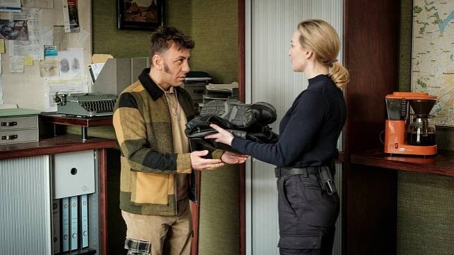 Cem Ali Gültekin, Jana Klinge - Veterinář vyšetřuje - Der doppelte Lothar - Z filmu