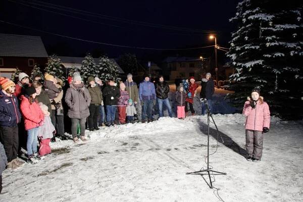 Rozsvícení vánočního stromu - Oficiální stránky obce Rokytnice