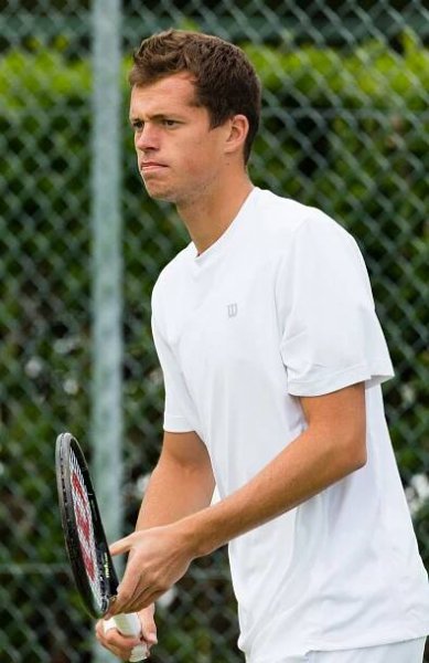 Soubor:Adam Pavlásek 1, 2015 Wimbledon Qualifying - Diliff.jpg – Wikipedie