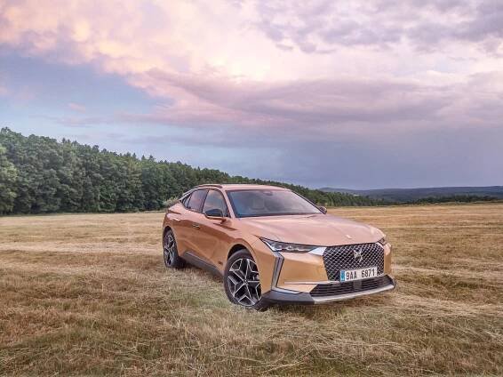 Test DS 4 CROSS RIVOLI 1.5 BlueHDi 130 EAT8 – další z klubu výjimečných – Autozin