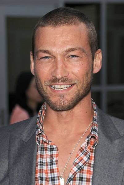 Herec Andy Whitfield zemřel na rakovinu ve 39 letech. 