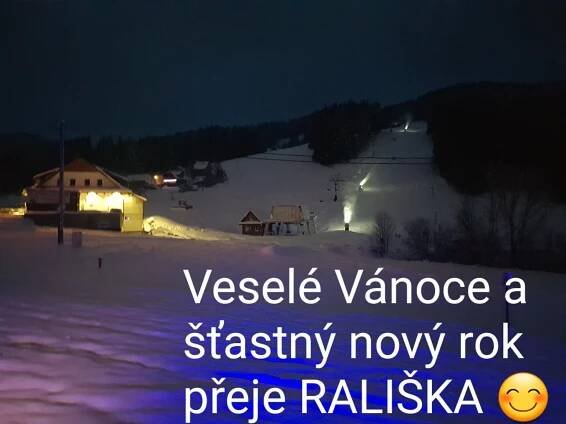 Aktuálně: Zima se vrátila, Ježíšek nám nadělil mráz i sníh,přijeďte si užít nejlepší lyžování v této sezóně! Provoz je denně od 9:oo do 16:3o a večerní také denně od 18:oo do 21:oo hod.!!! V provozu nová restaurace s novým zázemím,lyžařská škola,půjčovna a skiservis v nových prostorech a všechny doprovodné služby,v provozu také Skibus! Hezký a