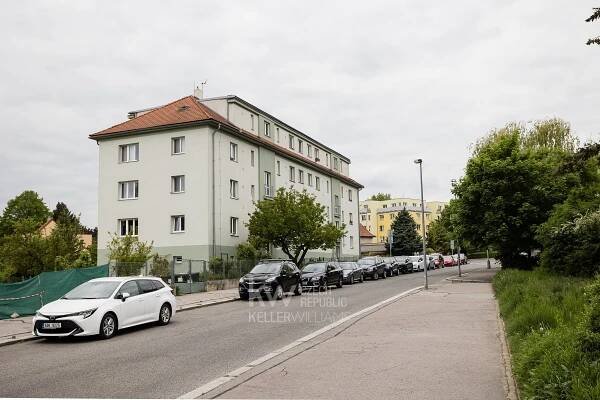 Pronájem byty 2+1, 69 m2 - Praha - Ruzyně - Keller Williams