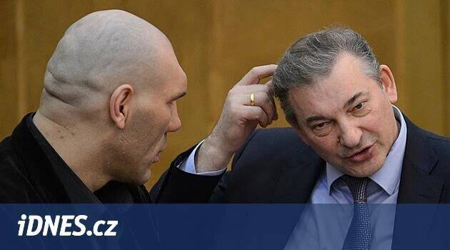Vězení pro šéfa ruského hokeje Treťjaka i boxerského šampiona. Na Ukrajině dostali 15 let