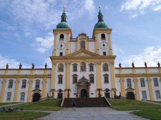 Soubor:CZ Svatý Kopeček - minor basilica 3.jpg – Wikipedie