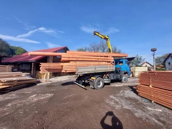 LIAZ 4X4 PŘIVEZEME ODVEZEME Převoz sypkých materiálu až 10t Převoz sutí Převoz stavebních materiálů Hydraulická ruka 7m - InzerceTrinec.cz