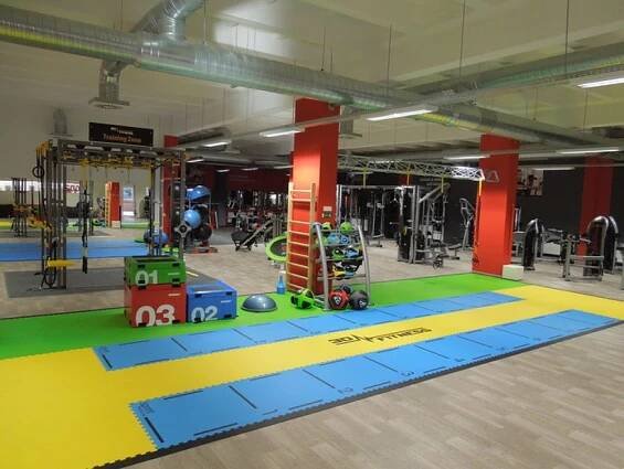 Fitness Ural v Sokolově – Nový život pro staré nákupní centrum_01.jpg