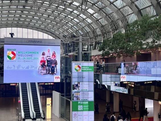 REHACARE Düsseldorf2024_Eingangshalle Messe Nord.jpg