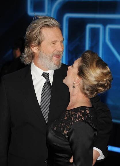 Jeff and Susan Bridges arrive at the World Premiere of "TRON Legacy" in Hollywood, California on December 11, 2010 | Source: Getty Images