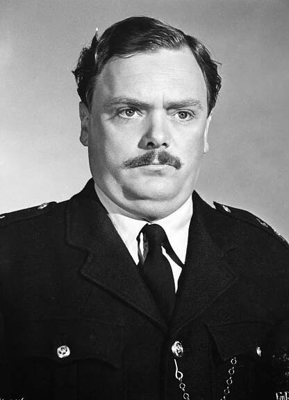 Bernard Fox, Actor on Classic ’60s Sitcoms, Dies at 89