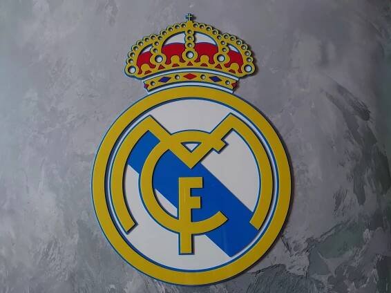 Real Madrid klub gadget Herb ODESLÁNÍ DO BALÍKOVÉHO BOXU dárek pro kluka - Allegro
