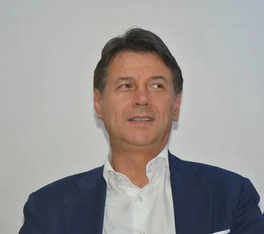 SALERNO, ITÁLIE - 14. ZÁŘÍ 2023: Giuseppe Conte prezident Hnutí pěti hvězd při návštěvě italského Salerna 14. září 2023. — Stock obrázek