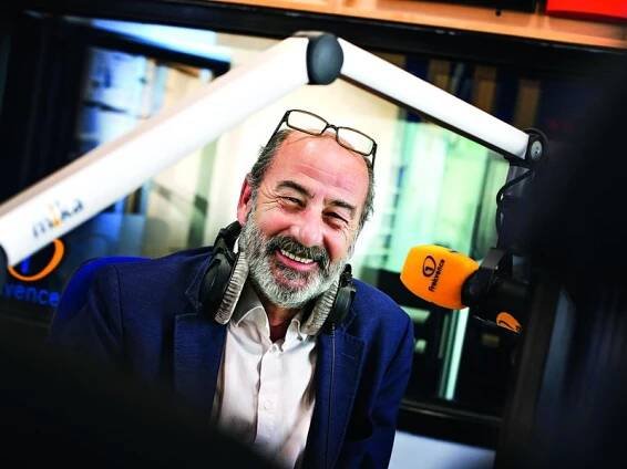  Rádio Zet muselo pět let čekat na licenci. Ve skutečnosti se čekalo, než Český rozhlas postaví stanici Plus. 