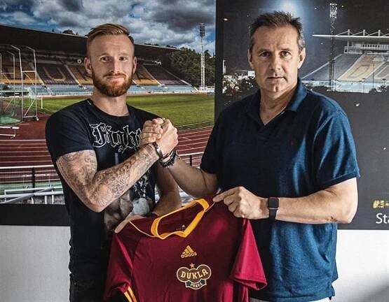 Silná Plzeň lize prospívá, míní ředitel Dukly, co málem prodal Suchého do Realu