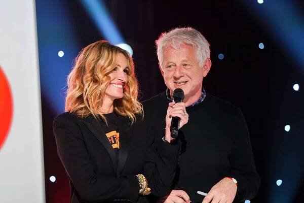 Julia Roberts Reunites With Notting Hill Director Richard Curtis Over 25 Years Later for This Sweet Reason