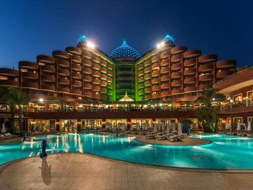 Bazén v ubytování Delphin Palace Hotel nebo v jeho okolí