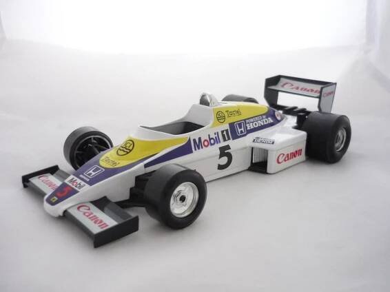 Williams FW08 Formule F1 Bburago 1/24   - Modely automobilů