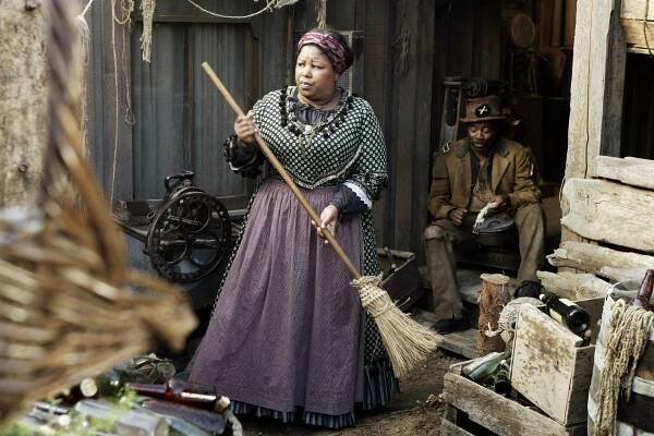 Deadwood - Dvouhlavá bestie - Z filmu - Cleo King