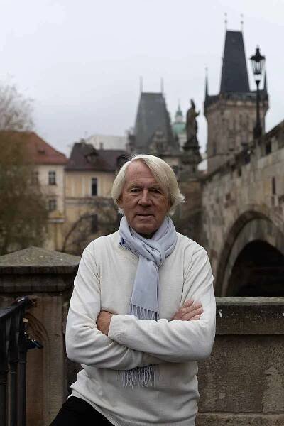 Prof. Jiří Dvořák, MD je lékař českého původu, žijící ve Švýcarsku. Je senior konzultant  v neurologii a výzkumu na spinální jednotce Schulthess Clinic ve švýcarském Curychu, kde před tím působil 35 let jako přednosta.