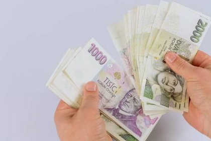 Papírové bankovky s úzkým proužkem přestanou platit 1. července 2022. Zkontrolujte si úspory i peněženku