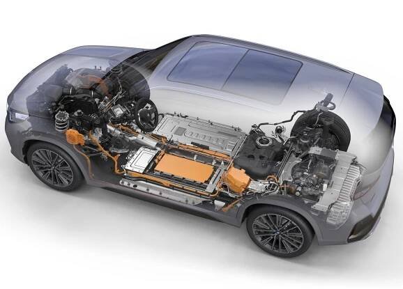 Test BMW X1 plug-in hybrid: Spalovací motor může většinu času odpočívat