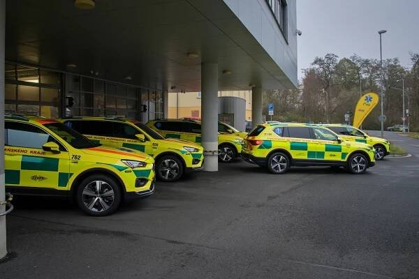 Zdravotnické záchranné služby Plzeňského kraje nově využívají sanitní vozy SEAT Tarraco - BusinessCar