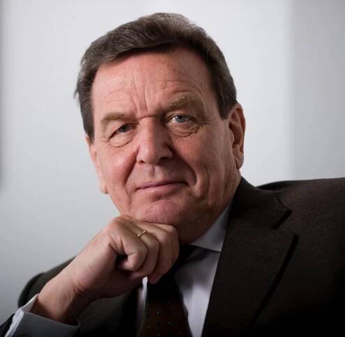 Gerhard Fritz Kurt Schröder (* 7. dubna 1944, Mossenberg-Wöhren, vládní obvod Detmold) je bývalý německý politik a státník, v letech 1998-2005 spolkový kancléř a po většinu té doby též předseda Sociálnědemokratické strany Německa (SPD). V současnosti je Schröder předsedou výboru akcionářů konsorcia Nord Stream AG, zřízeného kvůli výstavbě plynovodu Nord Stream, který vede pod Baltským mořem. Je také poradcem švýcarského vydavatelství Ringier AG a angažuje se pro skupinu Rothschild Group, kde je členem jejího poradenského výboru (European Advisory Council of Rothschild). Od září 2017 působí také jako předseda dozorčí rady ruské ropné společnosti Rosněfť.
