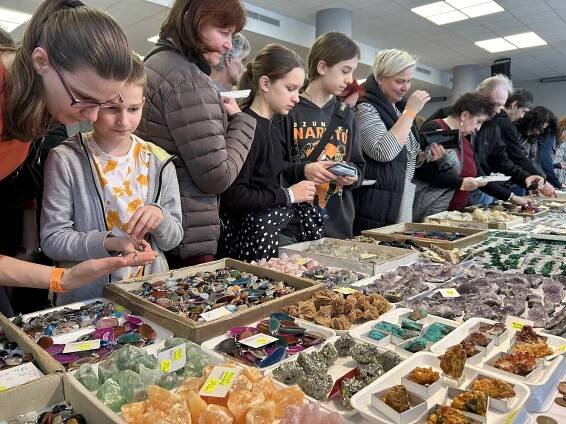 Minerály i blyštivé šperky. Výstava Mineral-Expo přilákala ve Zlíně zástupy lidí
