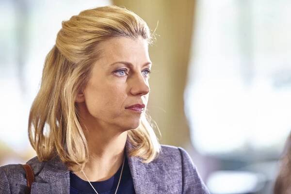 Claire Goose